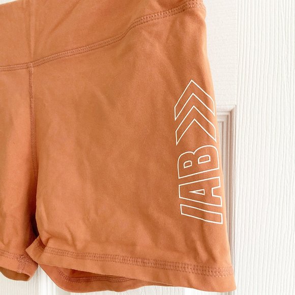 IAB MFG 3" Arrows Workout Shorts Size L (10) - Picture 3 of 9